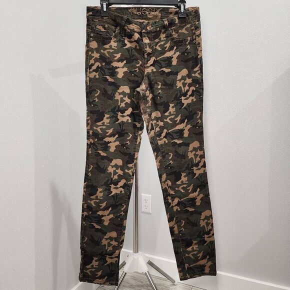 Rue 21 women's Camo Jeans Size 13/14 Mid Rise - Stretch - Picture 1 of 8